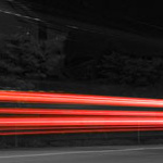 Nackte Frau rennt Saunameister auf Saunaparty hinterher