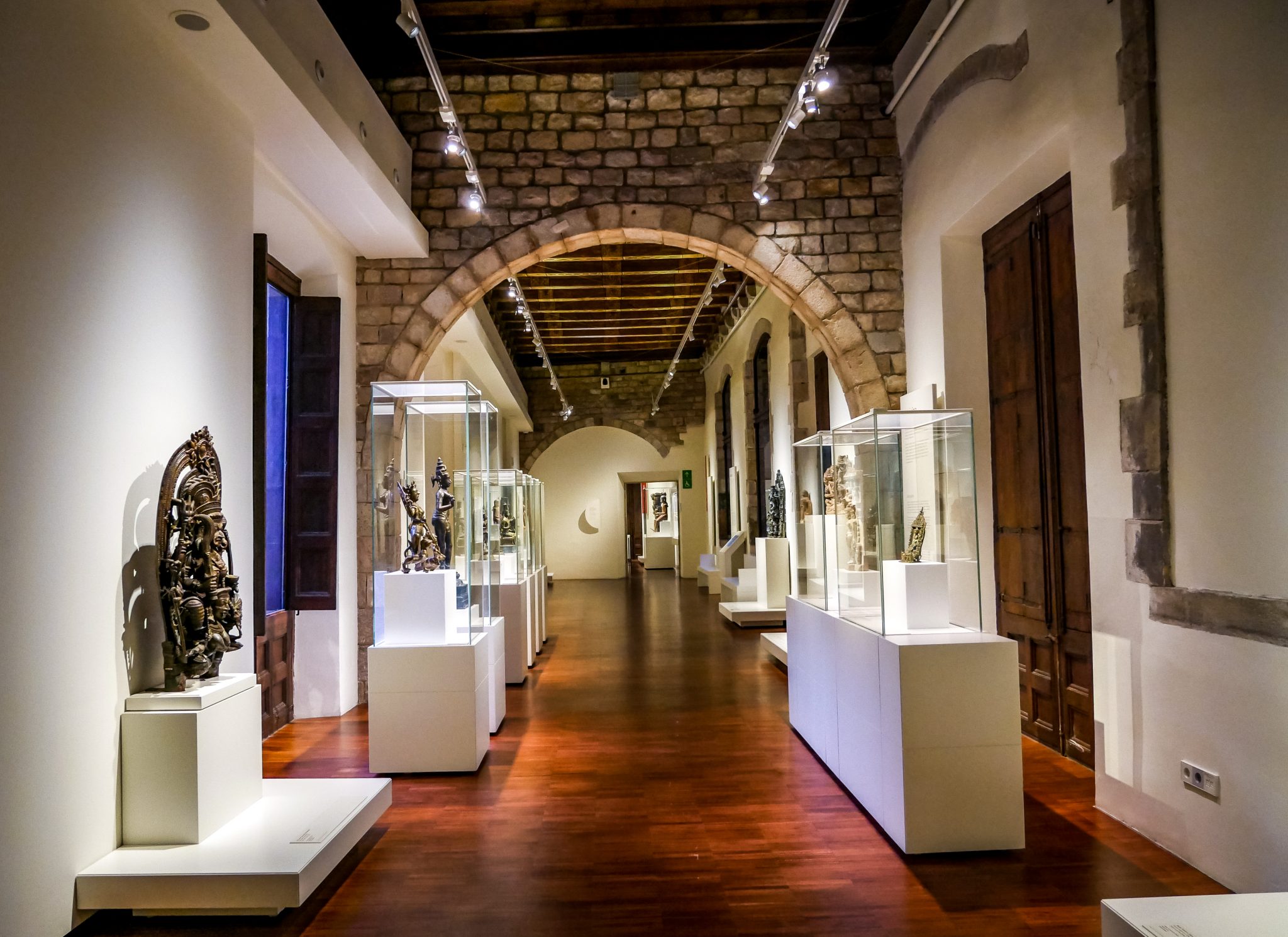 Museu de cultures del món / Weltkulturenmuseum (Adresse: Montcada, 12, Barcelona) 